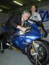Ministr obchodu a prmyslu Milan Urban m k rychlm motocyklm kladn vztah, jak dokzal pi nvtv Grand Prix v Brn na motocyklu Blata.